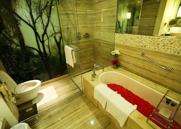 One-Bedroom Club Level King Suite