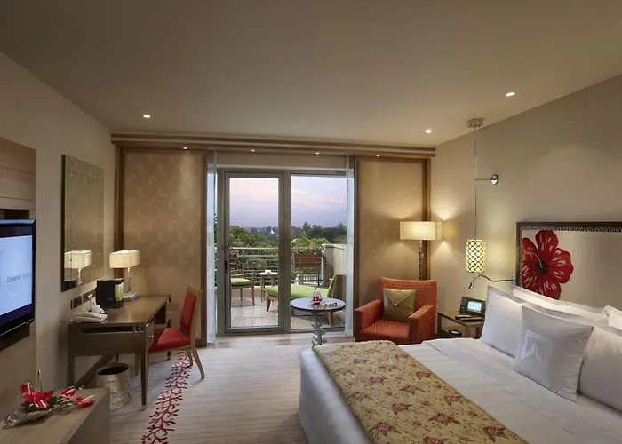 One-Bedroom Club Level King Suite