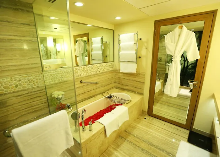 One-Bedroom Club Level King Suite
